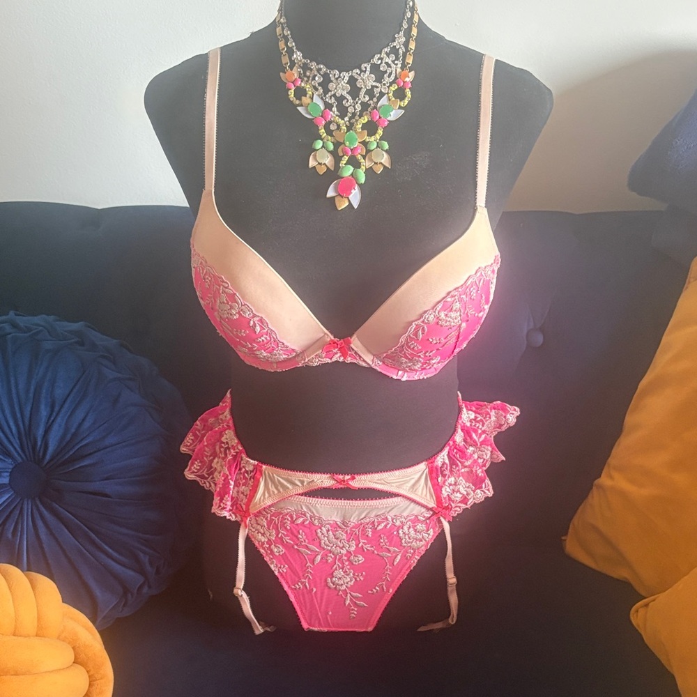 Victoria secret Pink Floral Embroidered Bra and Garter Brief Set - Picture 8 of 11